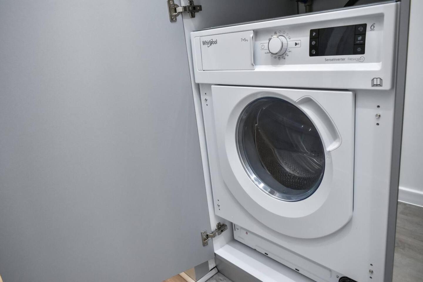 Duplex Condo Prime Location 2Bth 2 Studios София Екстериор снимка