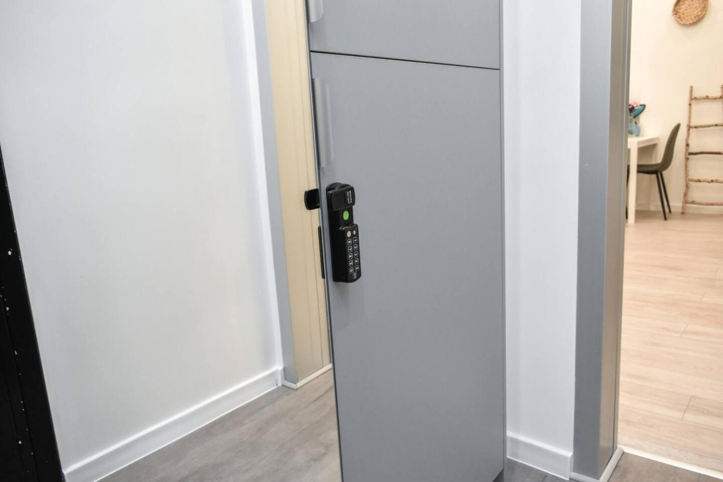 Duplex Condo Prime Location 2Bth 2 Studios София Екстериор снимка
